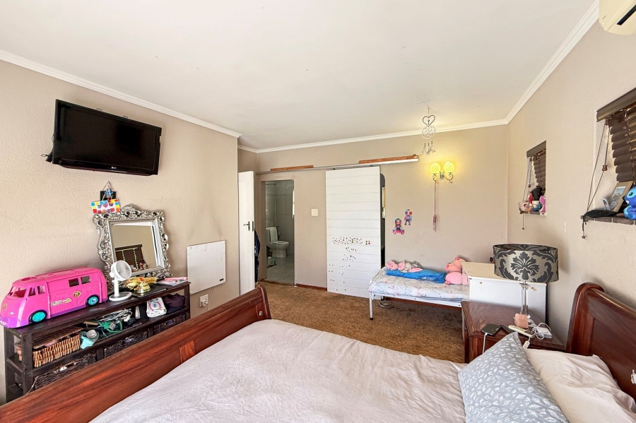 4 Bedroom Property for Sale in Monte Vista Western Cape